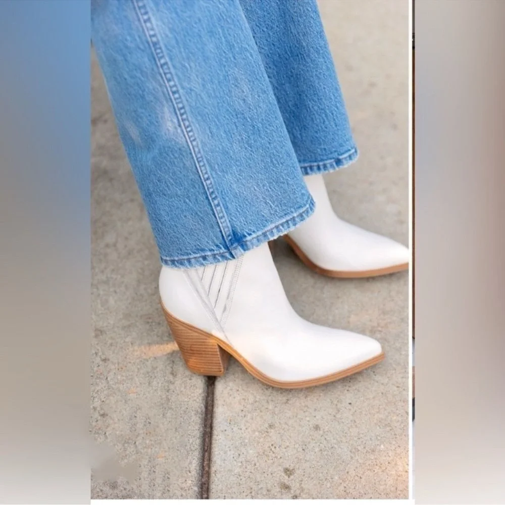Marc Fisher Womens Gadri White Leather Pointed Toe Heeled Booties Size 9 Boho